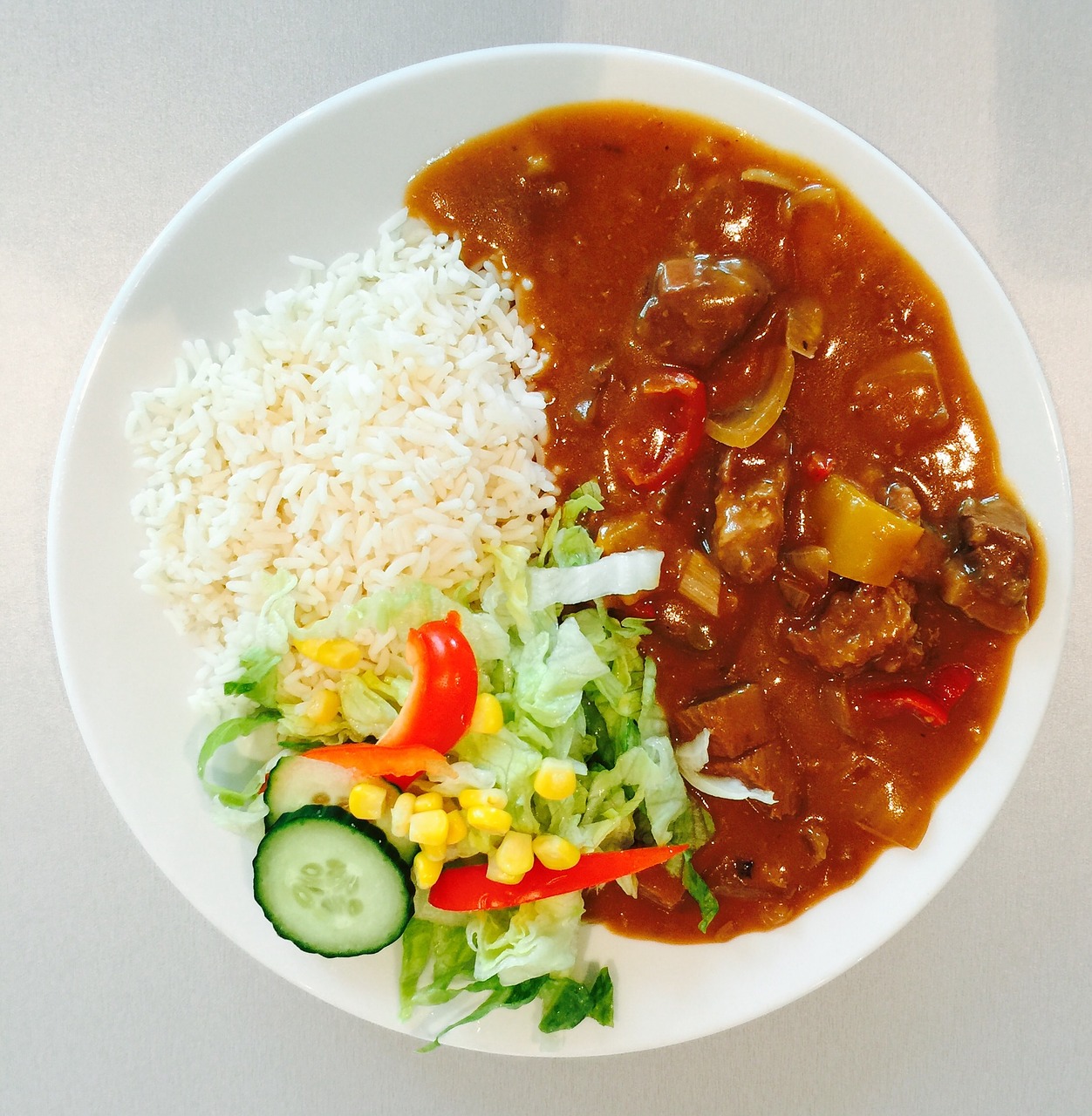 「810円」のカレーも売れたセブン、「カレーフェア」に手応え